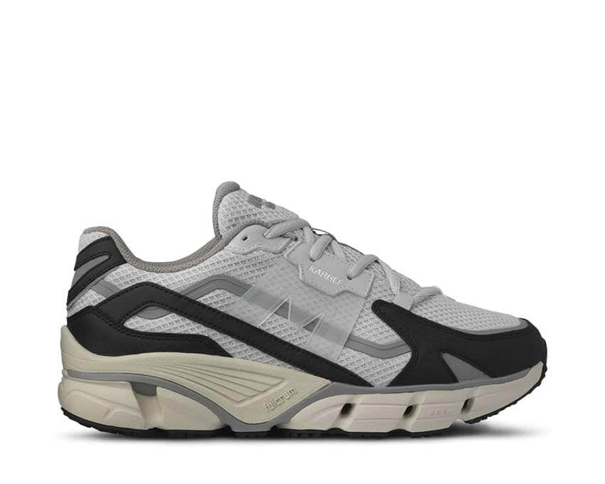 Karhu Super Fulcrum "Jet Black"