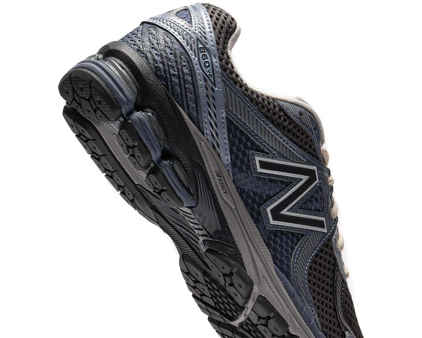 New Balance 860v2 - Image 4