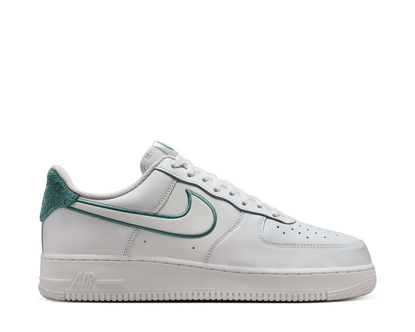 Nike Air Force 1 '07 LV8
