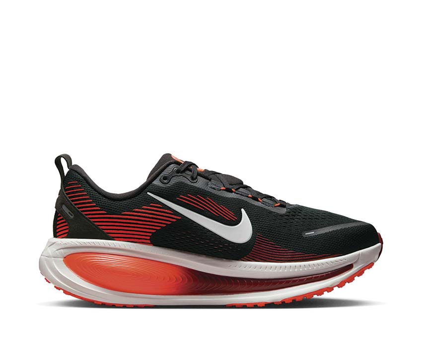 Nike Vomero 18 "Bright Crimson"