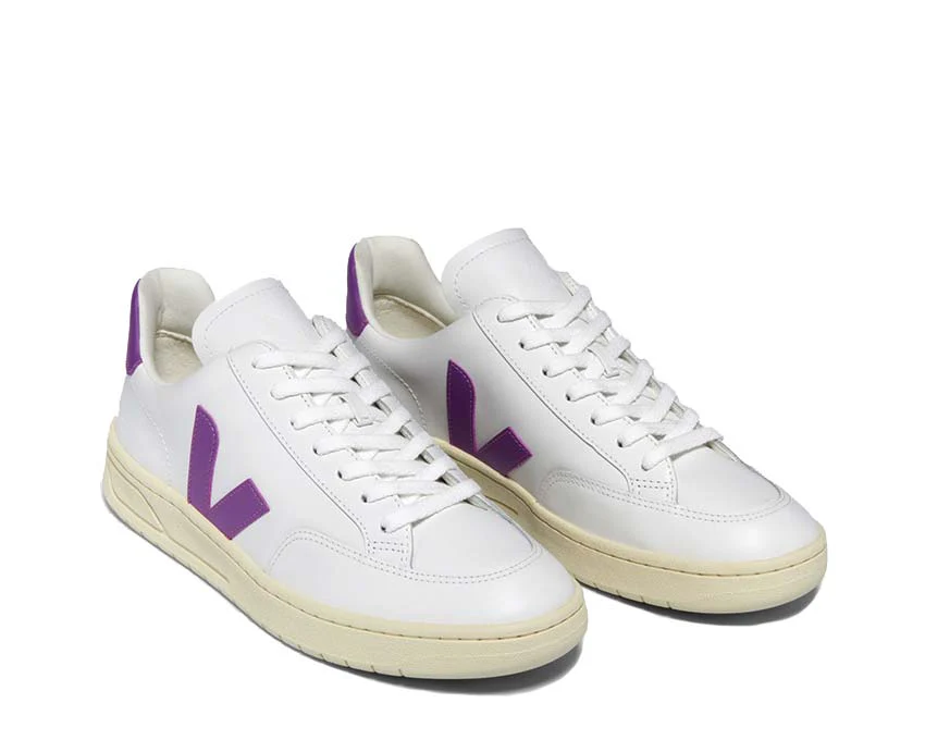 Veja V-12 Leather - Image 2
